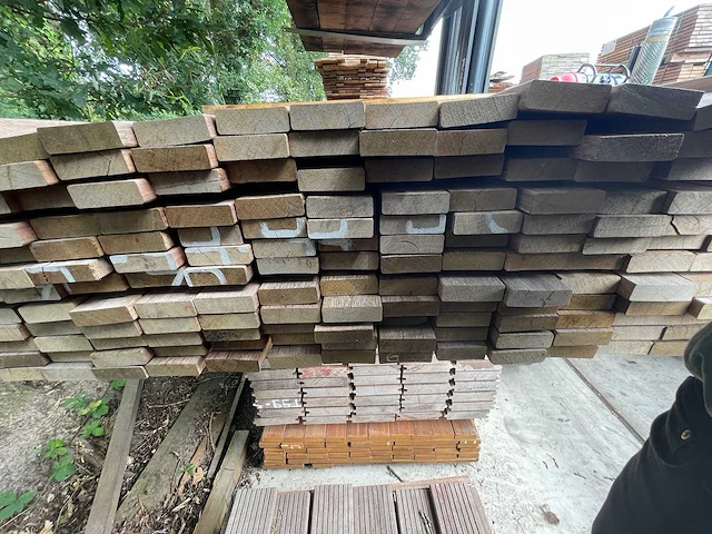 Basralocus hardhouten planken geschaafd 25x70mm, lengte 400cm (170x) - afbeelding 3 van  3