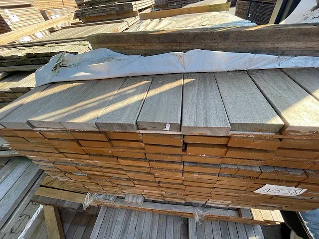 Basralocus hardhouten planken geschaafd 25x90mm, lengte 185cm (165x) - afbeelding 1 van  3