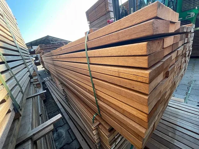 Basralocus hardhouten planken geschaafd 25x90mm, lengte 335cm (121x) - afbeelding 1 van  2