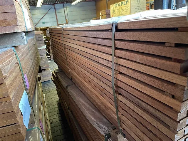 Basralocus hardhouten planken geschaafd 27x40mm, lengte 245cm (408x) - afbeelding 2 van  3