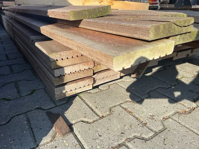 Basralocus hardhouten vlonderplanken 25x145mm, lengte 1/455cm 50/485cm 8/515cm 7/545cm (66x) - afbeelding 2 van  3