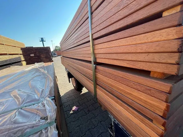 Basralocus prime hardhouten planken geschaafd 21x140mm, lengte 215cm (135x) - afbeelding 2 van  3