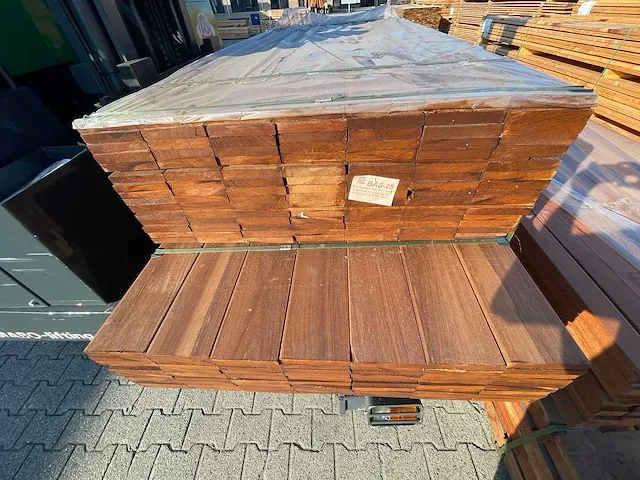 Basralocus prime hardhouten planken geschaafd 21x140mm, lengte 245cm (70x) - afbeelding 1 van  3