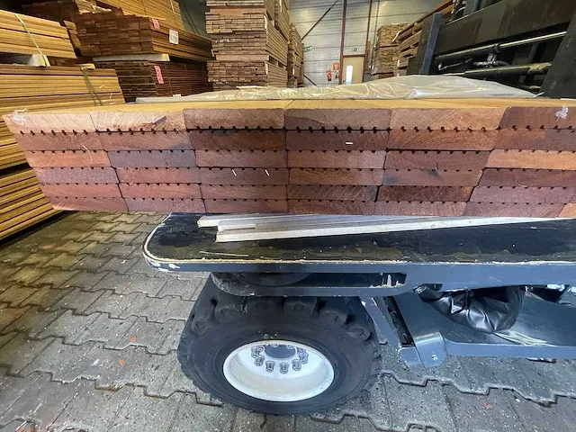 Basralocus prime hardhouten planken geschaafd 28x145mm, lengte 365cm (56x) - afbeelding 3 van  3