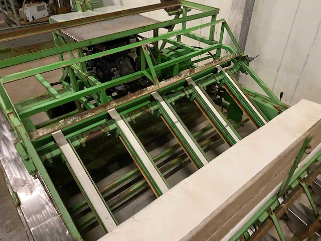 Basrijs band plantmachine - afbeelding 9 van  11