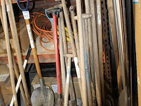 Batsen, bezems en trekkers. - afbeelding 2 van  4