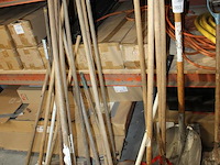 Batsen, bezems en trekkers. - afbeelding 3 van  4