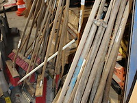 Batsen, bezems en trekkers. - afbeelding 4 van  4