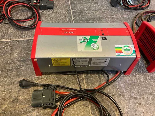 Batterij lader belatron, 24v 65a, rood, bouwjaar 2015 - afbeelding 1 van  2