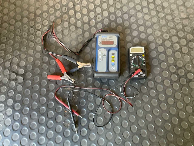 Batterij tester/multimeter - afbeelding 1 van  5