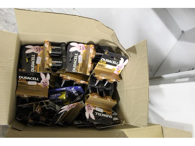 Batterijen in vijf dozen w.o. blokbatterijen, aa en d batterijen - afbeelding 2 van  5