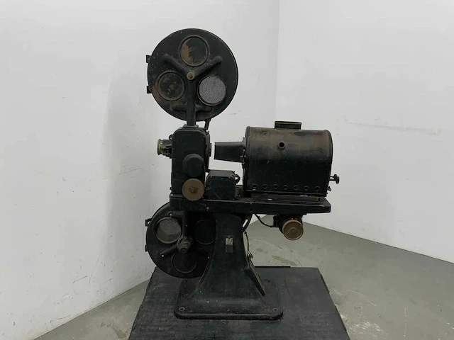 Bauer - decoratieve antieke bioscoop filmprojector - afbeelding 18 van  24