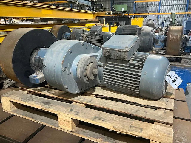 Bauer reductiemotor met wiel (4x) - afbeelding 1 van  6