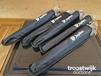 Bbq tang in hoes - afbeelding 3 van  11