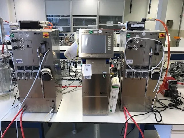 B.braun biotech 10 liter biostat b-dcu twin bioreactor opstelling - afbeelding 12 van  26