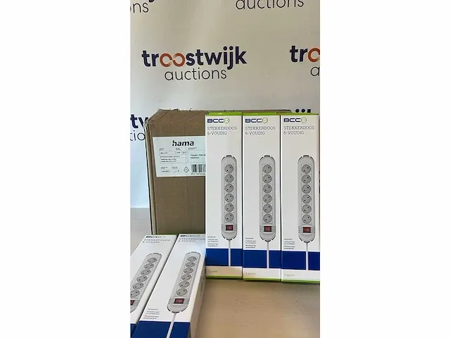 Bcc - stekkerdoos 6-voudig wit 3m kabel (144x) - afbeelding 1 van  5