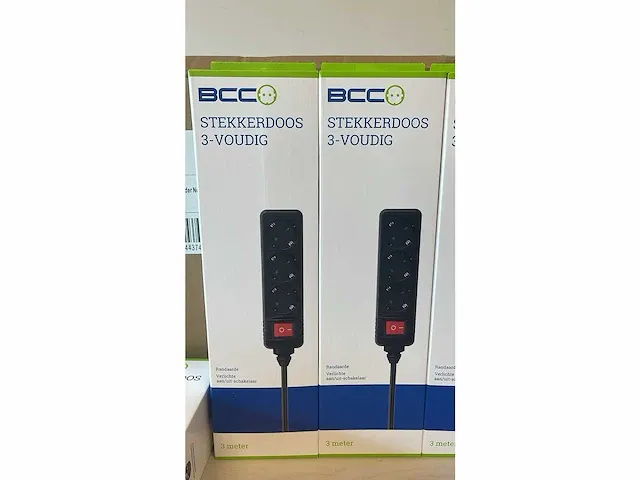 Bcc stekkerdoos 3-voudig - schakelaar - zwart - afbeelding 2 van  5