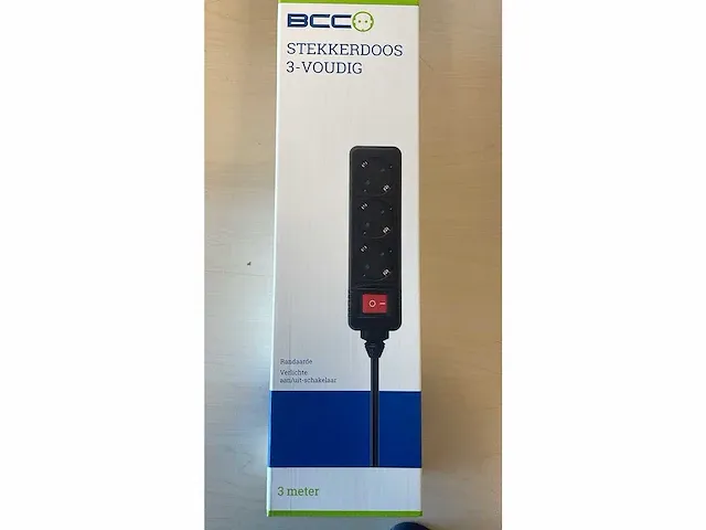 Bcc stekkerdoos 3-voudig - schakelaar - zwart - afbeelding 3 van  5
