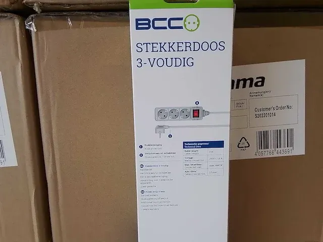 Bcc stekkerdoos 3-voudig randaarde schakelaar (126x) - afbeelding 1 van  5