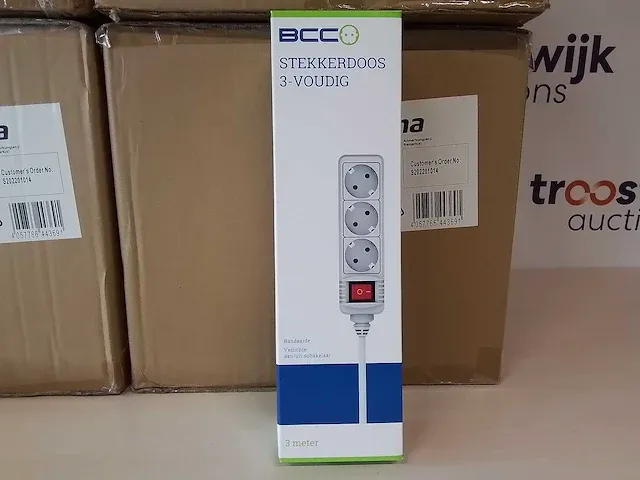 Bcc stekkerdoos 3-voudig randaarde schakelaar (126x) - afbeelding 3 van  5