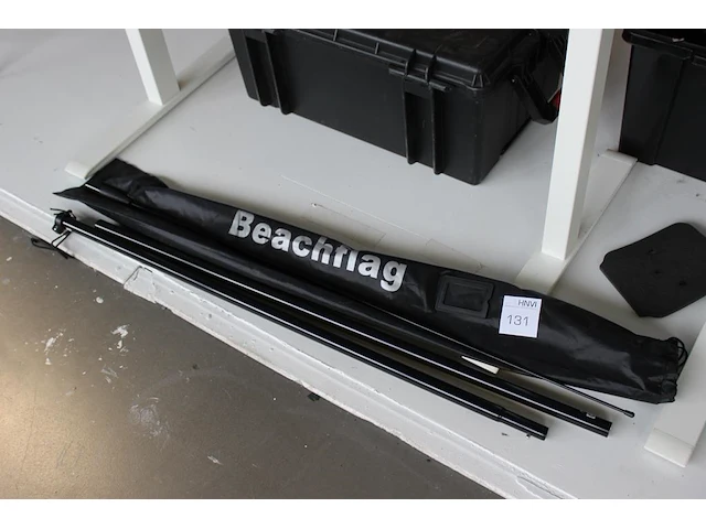 Beachvlaghouder in foedraal. - afbeelding 1 van  1