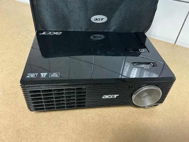 Beamer - acer - x1261p - afbeelding 2 van  4