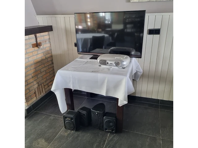 Beamer scherm met projector, televisie en luidsprekers, o.a. epson/philips - afbeelding 1 van  10