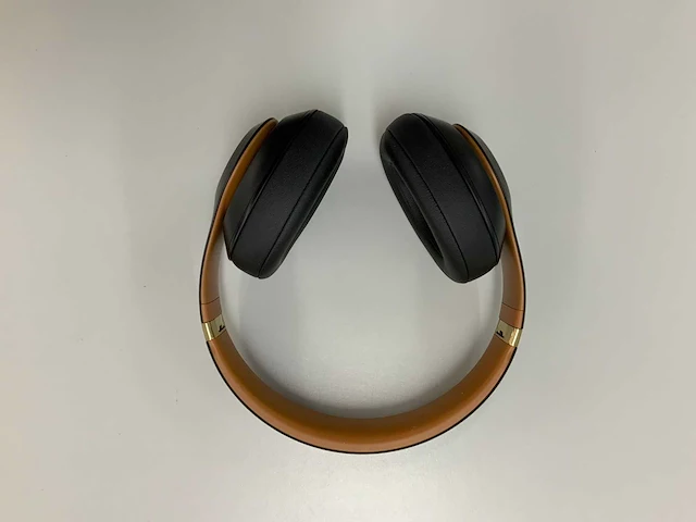 Beats - studio 3 wireless black & gold - afbeelding 4 van  4