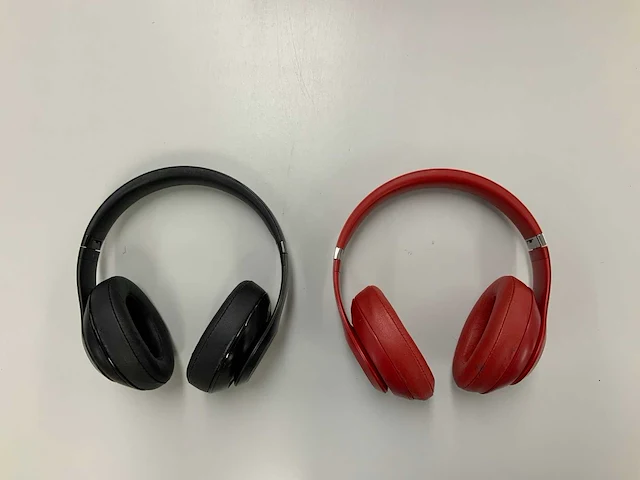Beats - wireless studio black & wireless studio 3 red (2x) - afbeelding 1 van  3