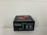 Beats studio buds - draadloze ruisonderdrukkende oortjes - beats red - mj503zm/a - afbeelding 3 van  3
