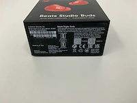 Beats studio buds red, draadloze ruisonderdrukkende oortjes - mj503zm/a - afbeelding 2 van  3