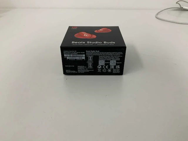 Beats studio buds red, draadloze ruisonderdrukkende oortjes - mj503zm/a - afbeelding 2 van  3