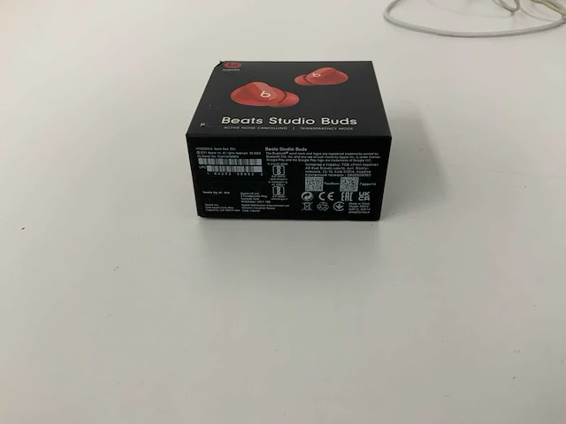 Beats studio buds red, draadloze ruisonderdrukkende oortjes - mj503zm/a - afbeelding 2 van  3