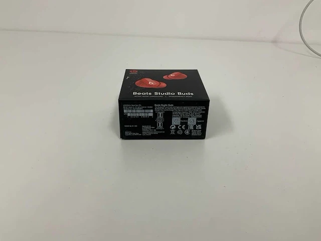 Beats studio buds red, draadloze ruisonderdrukkende oortjes - mj503zm/a - afbeelding 2 van  3