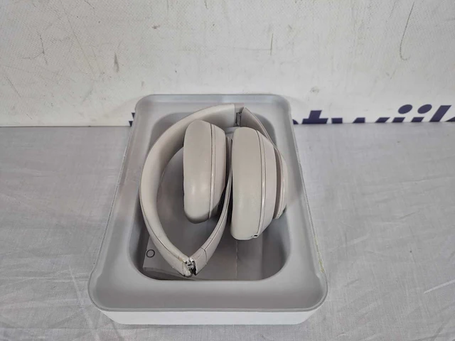 Beats studio pro wireless-koptelefoon – zandsteen - afbeelding 2 van  2