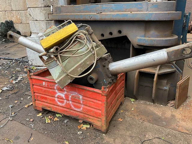 Becker dortmund hst 250 schroot pers/knip machine - afbeelding 15 van  37