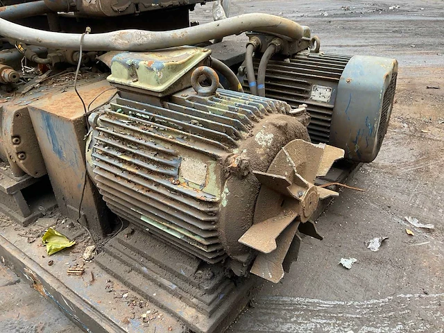 Becker dortmund hst 250 schroot pers/knip machine - afbeelding 32 van  37