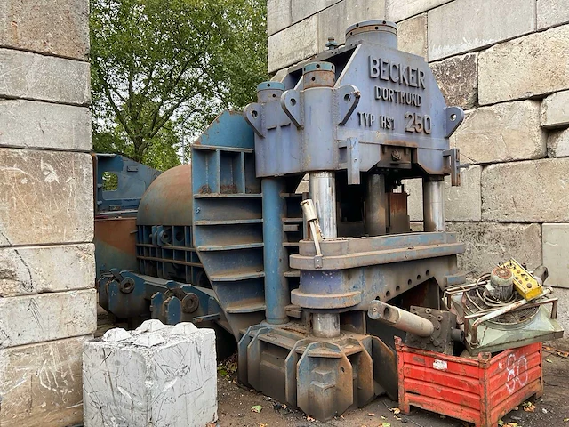 Becker dortmund hst 250 schroot pers/knip machine - afbeelding 3 van  37