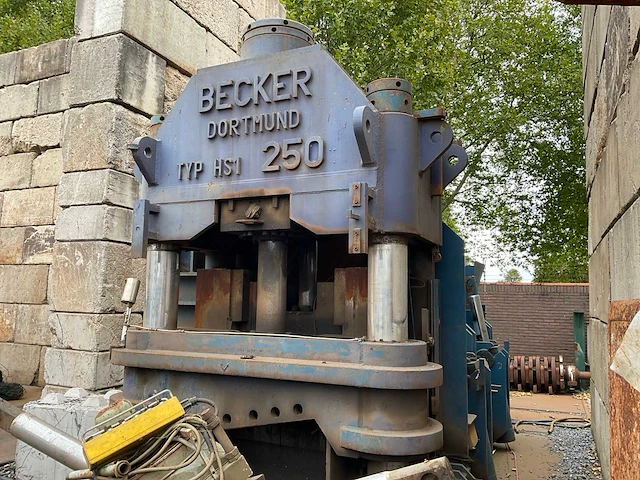Becker dortmund hst 250 schroot pers/knip machine - afbeelding 5 van  37