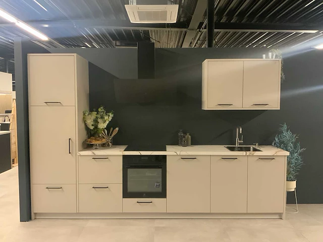 Beckermann keuken wandopstelling 350cm. - afbeelding 1 van  26