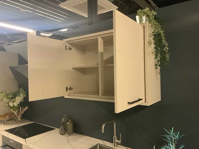 Beckermann keuken wandopstelling 350cm. - afbeelding 18 van  26