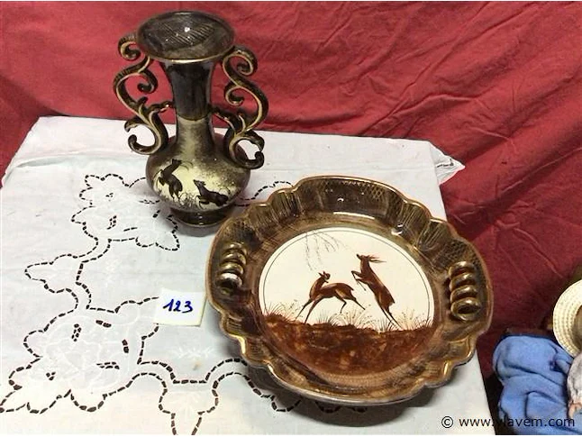 Alles aan 0 euro instelprijs: div. brocante, meubelen, uurwerken, speelgoed, literatuur, munten, muziek, schilderijen enz.