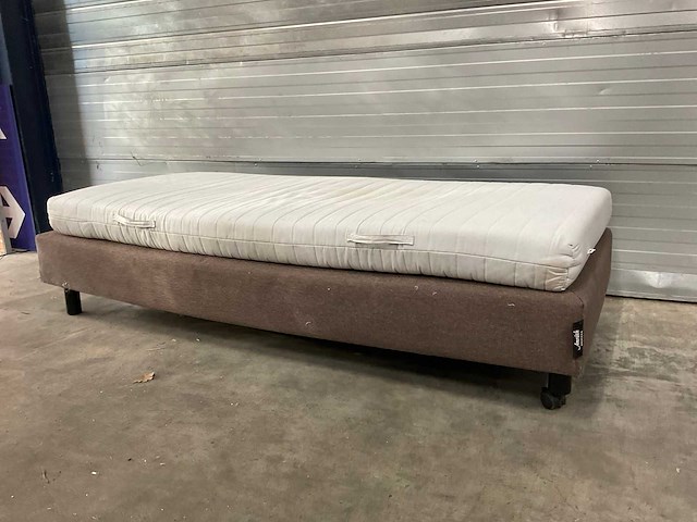 Bed met matras - afbeelding 2 van  8