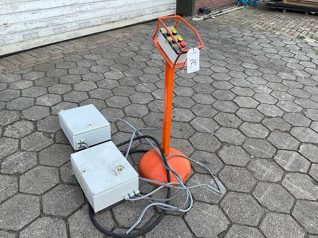 Bedieningsconsole met besturingskasten - afbeelding 2 van  6