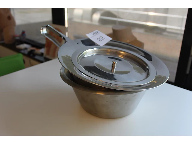 Bedpan met deksel - afbeelding 1 van  1