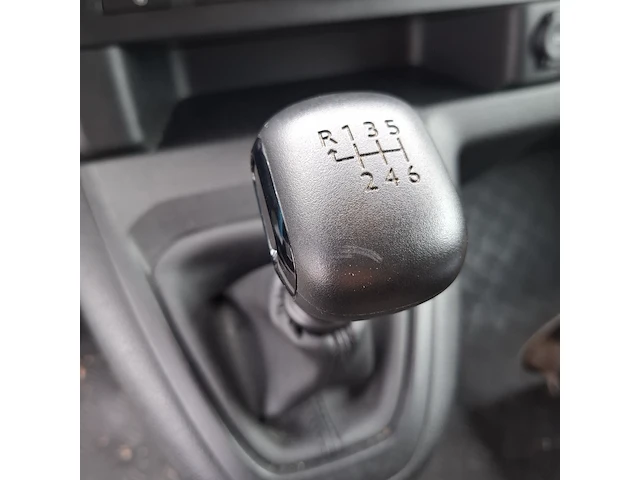 Bedrijfsauto, peugeot, traveller - afbeelding 18 van  44
