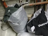 Bedrijfskleding in 3 plastic zakken w.o. truien en polo's - afbeelding 2 van  2
