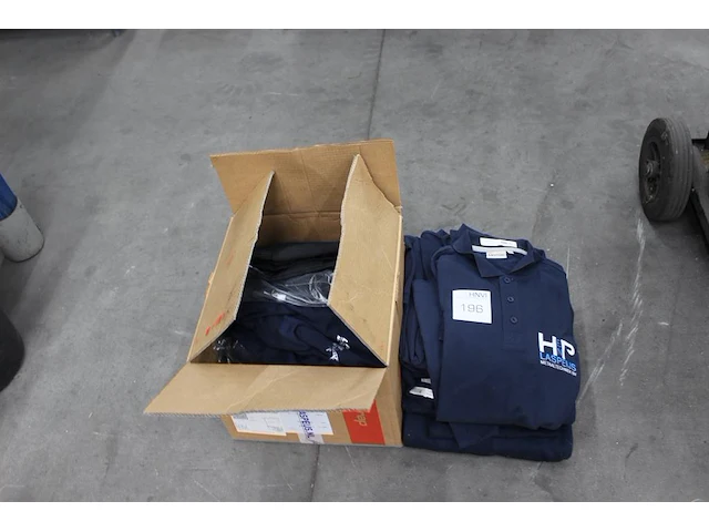 Bedrijfskleding met opdruk w.o. t-shirt, broek en polo's. - afbeelding 1 van  2