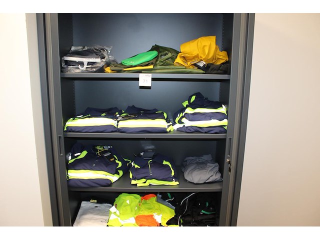 Bedrijfskleding, voornamelijk veiligheidskleding blaklader en regenkleding in kast kavel h004. let op: excl... - afbeelding 1 van  3