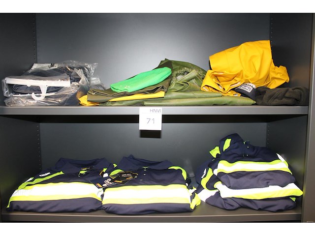 Bedrijfskleding, voornamelijk veiligheidskleding blaklader en regenkleding in kast kavel h004. let op: excl... - afbeelding 2 van  3